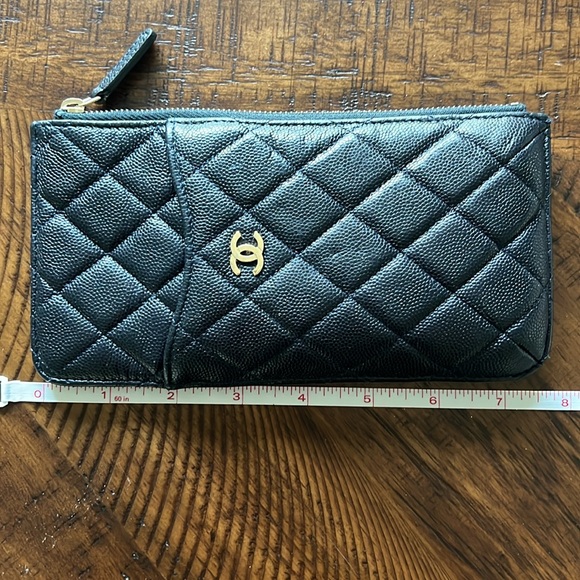 CHANEL Quilted Diamond cardholder zipped wallet. Gently used Navy Blue. - Picture 5 of 11